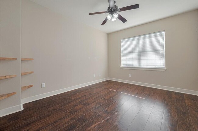 Building Photo - 2865 Westhollow Dr