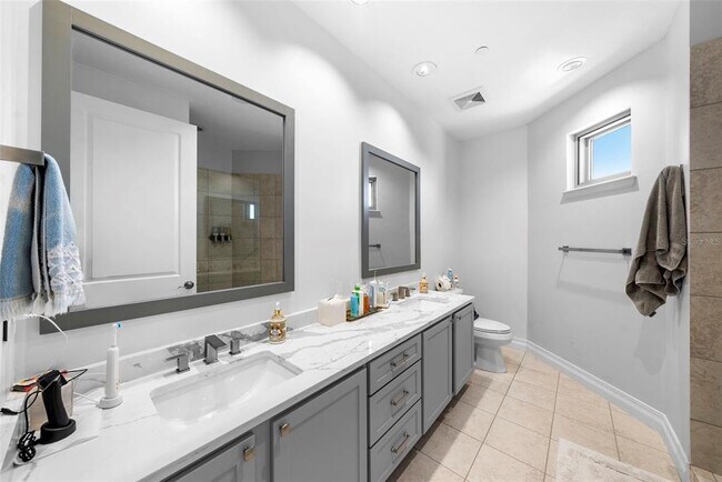 Building Photo - 449 S 12th St