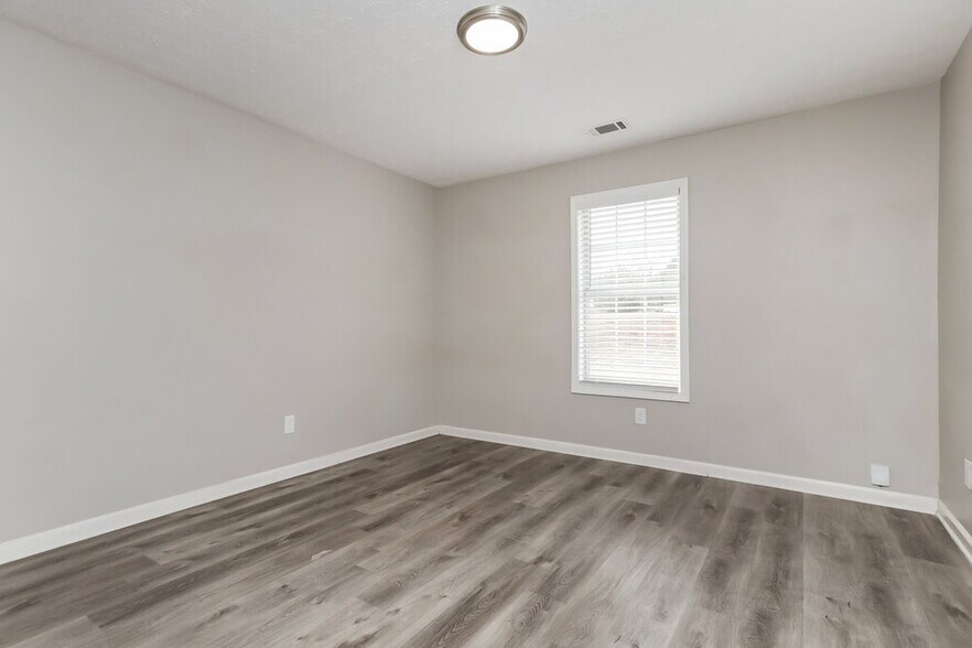 Building Photo - 335 Cattlemans Cir