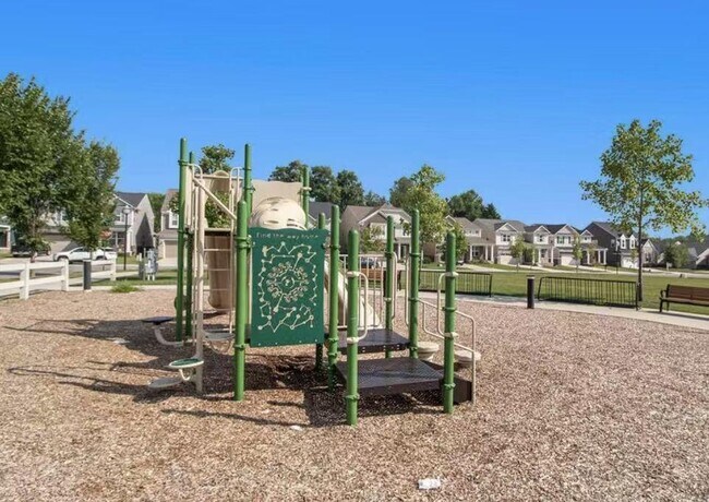 Building Photo - 2835 Dillon Dr