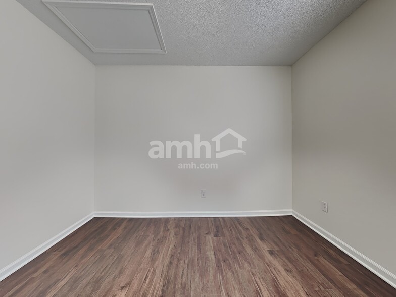 Building Photo - 114 Blue Jasmine Ln