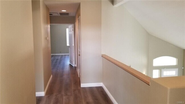 Building Photo - 424 Dylan Dr