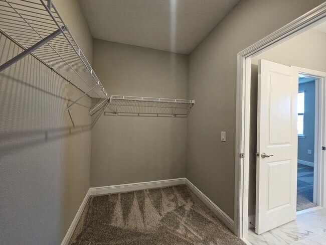 Building Photo - Beautiful and Spacious 3 bedroom 2 bath Townhome With a Split Floor Plan in Winter Garden!