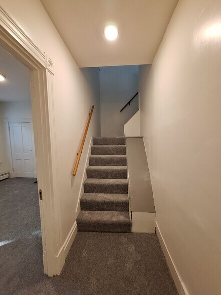 Building Photo - 822 McLain St