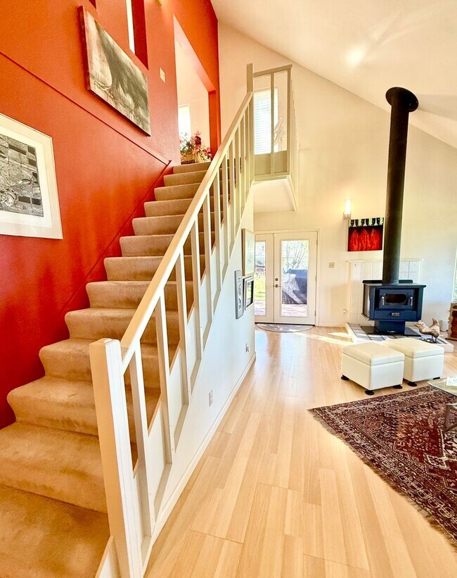 Building Photo - SEASONAL OCEANFRONT HOME