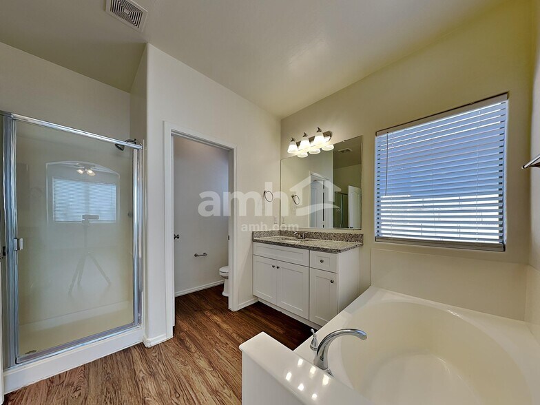 Building Photo - 12751 W Glenrosa Dr