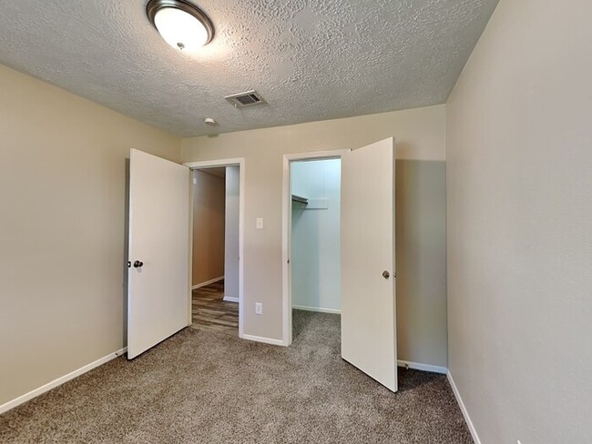 Building Photo - 2855 Pilgrims Point Dr