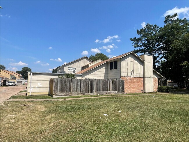 Building Photo - 12335 W Village Dr