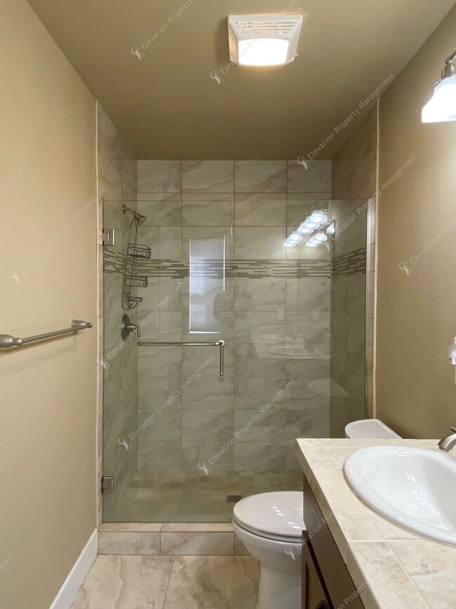 Building Photo - SW Bend Home Close to Old Mill & Deschutes River Trail