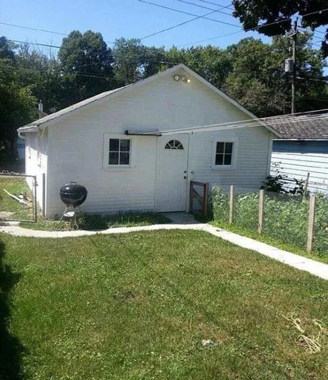 Building Photo - 5 bedroom 2 bath House