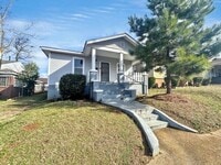 Building Photo - 1711 Center Way S