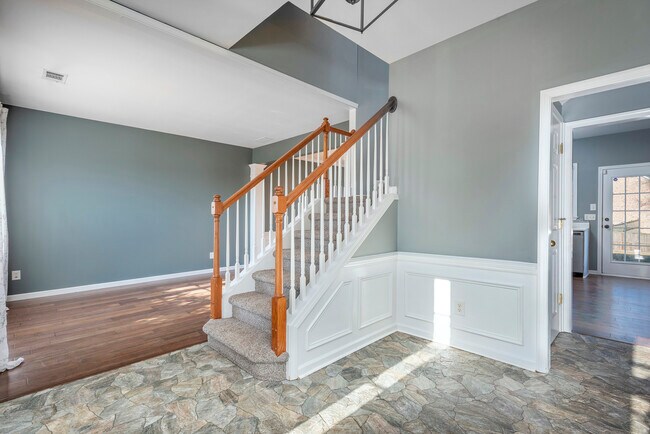 Building Photo - 2601 Potomac Ct
