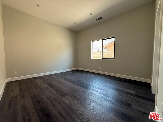 Building Photo - 6224 Bakman Ave