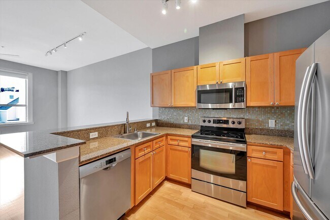 Building Photo - Prime Location Condo in Noe Valley - Please Contact for Showing Availability!
