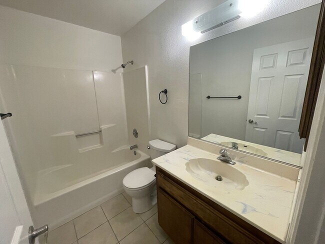 Building Photo - 0484