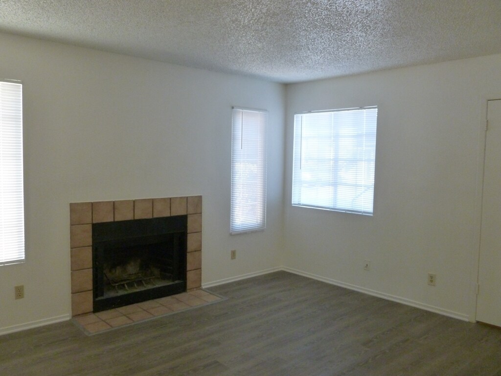 Building Photo - 2695 Jennydiane Dr