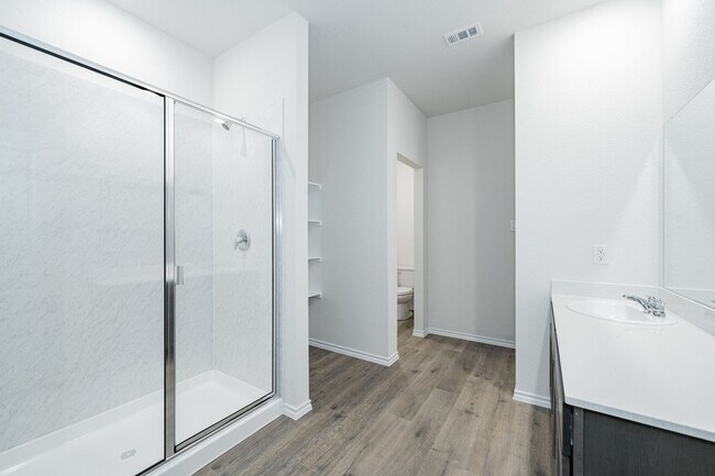 Building Photo - 2126 Thornton Dr