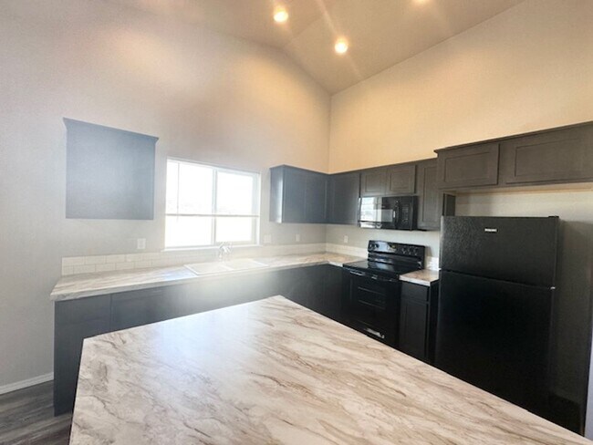 Building Photo - $500.00 MOVE IN CREDIT! Stunning Modern Home in Desirable Star, Idaho