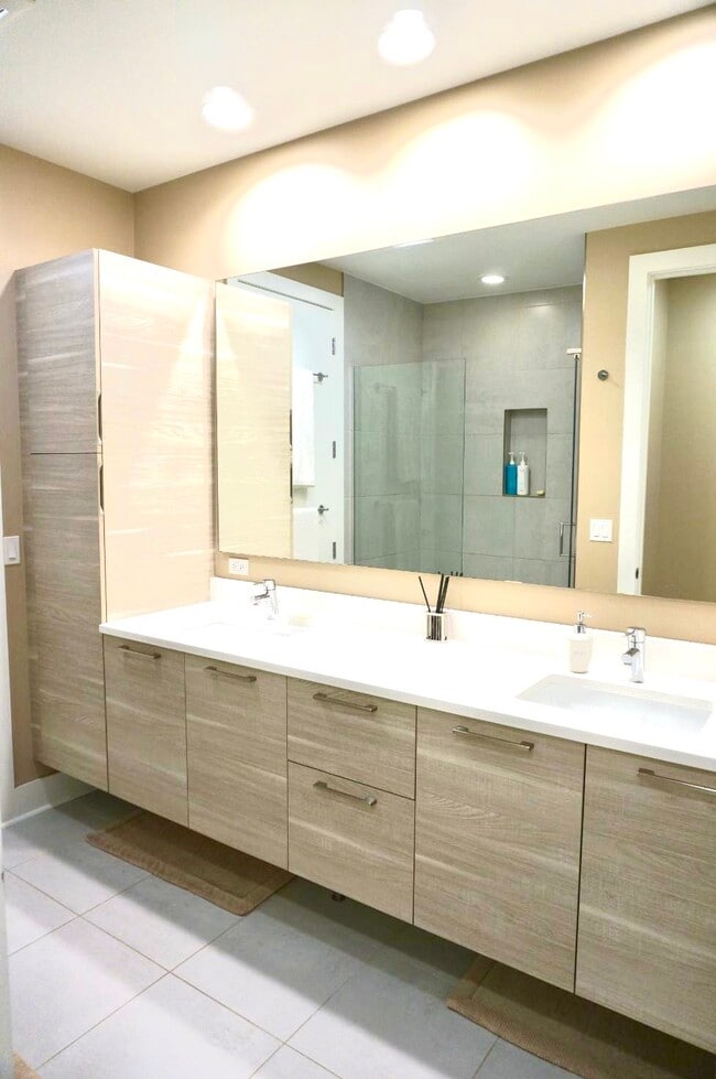 Primary Bathroom - 1120 W Adams St