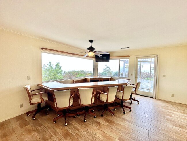 Building Photo - Beautiful Custom Home in Fallbrook, just m...