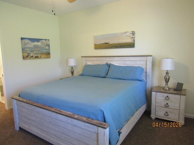 Building Photo - 1221 Lake Dr