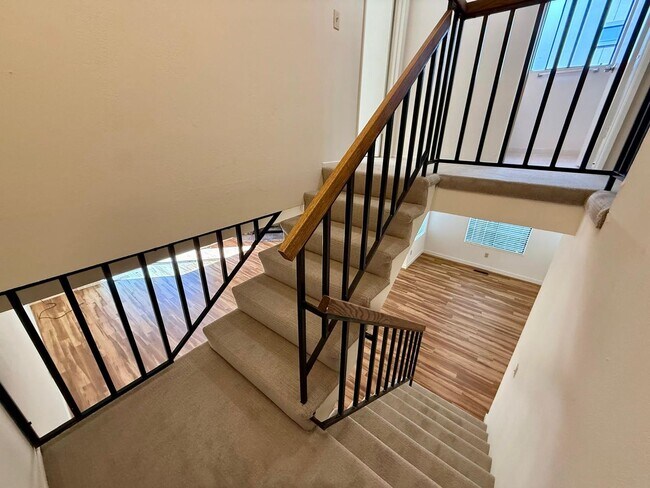 Building Photo - SPACIOUS 3 BED  2.5 BATH END UNIT TOWNHOME IN SAN MARIN VALLEY