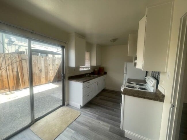 Interior Photo - 270 - 36851/36857 Sycamore St