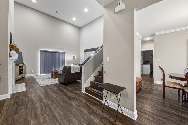 Building Photo - 213 E Peck Blvd