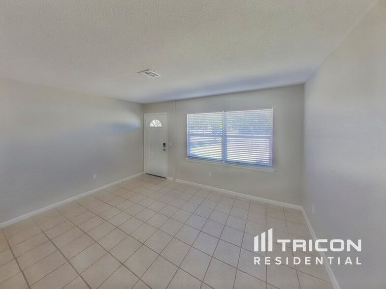 Building Photo - 7000 Brentford Rd