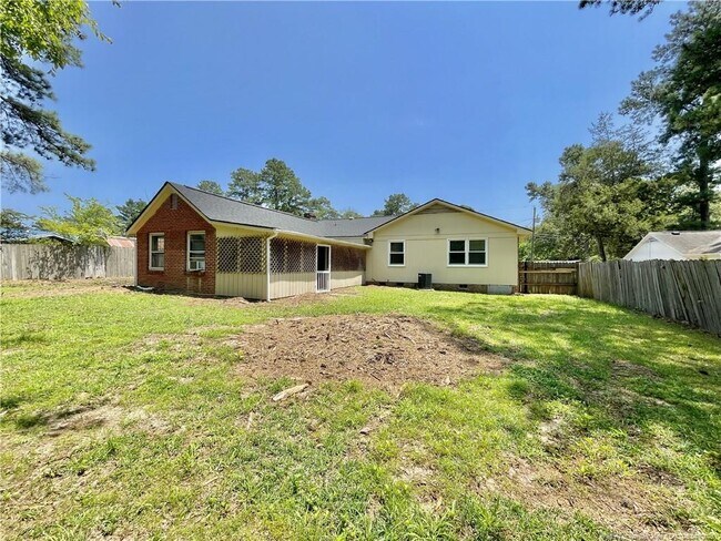 Building Photo - 717 Rockwood Dr