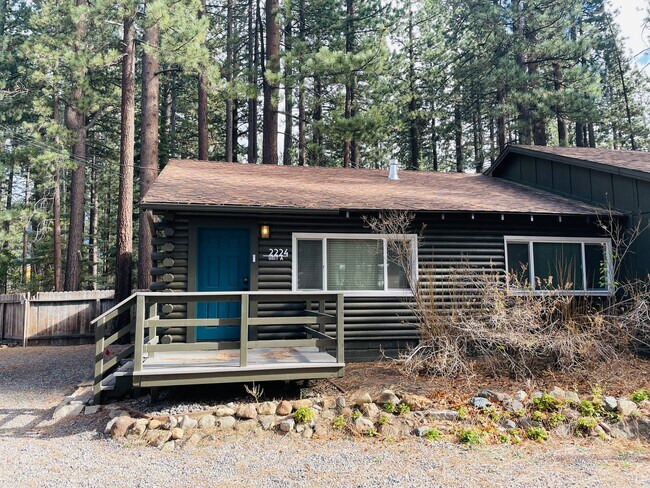 Primary Photo - Fully Furnished 1 bed 1 bath unit availabl...