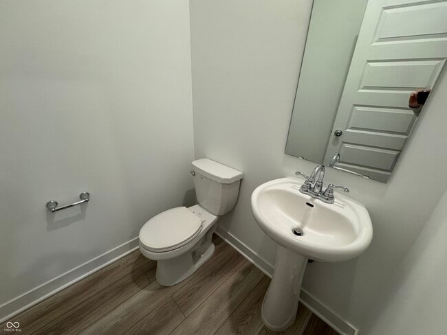 Building Photo - 2925 Grand Rdg Dr