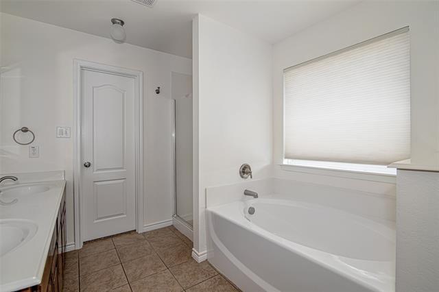 Building Photo - 1140 Hidden Meadow Dr
