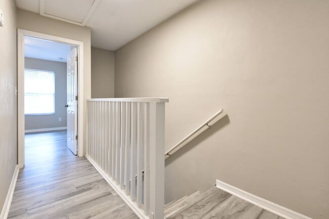 Building Photo - 610 SW 11th Ln
