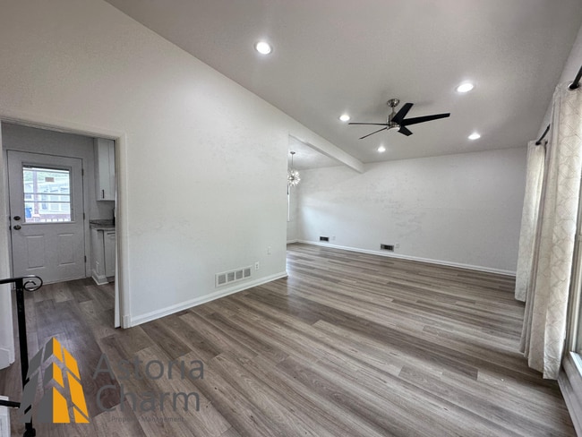 Building Photo - Spacious 4 Bedroom + Den Home with Private...