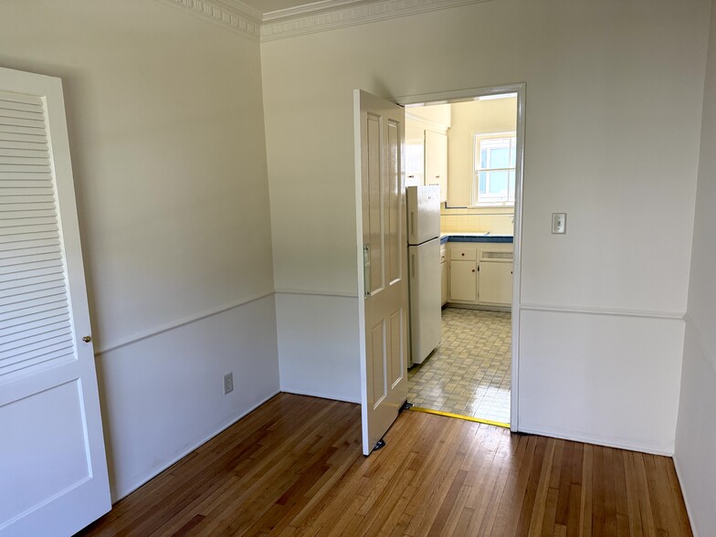 Building Photo - 5408 1/2 Franklin Ave