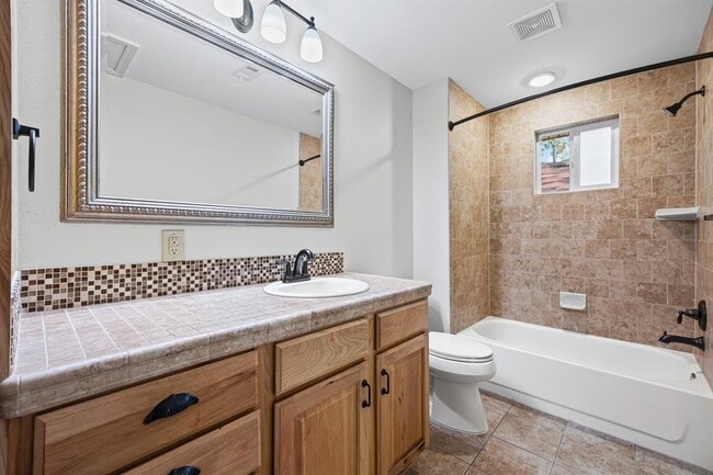 Building Photo - 2604 Canterbury St