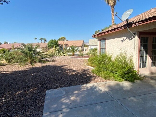 Building Photo - 3 Bedroom 2 Bathroom Home!