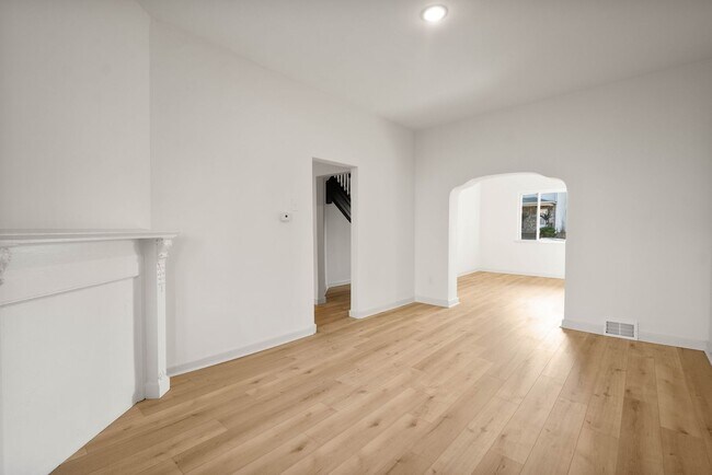 Building Photo - MOVE IN TODAY to this FULLY RENOVATED 4-BEDROOM located in Munhall!