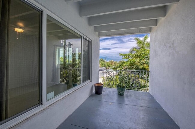 Building Photo - 1520 Lake Ave