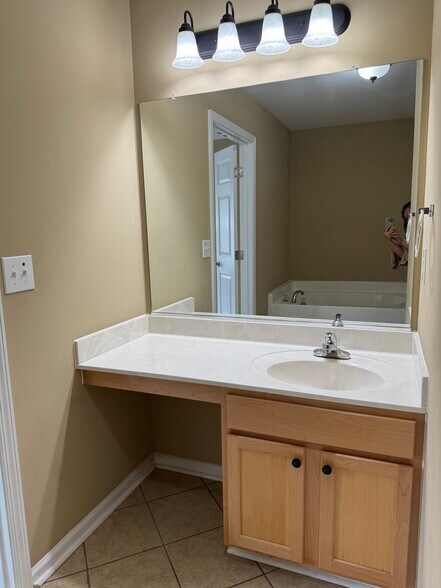 Building Photo - 2620 Hartfield Commons Ln