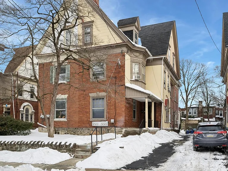 Building Photo - 236 Harvey St