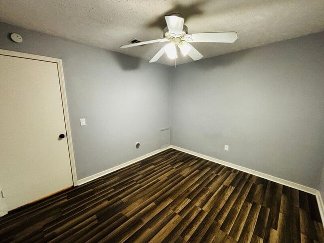 Building Photo - 709 Greenfield Dr