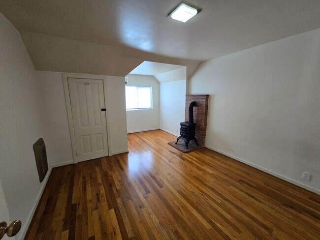 Building Photo - 133