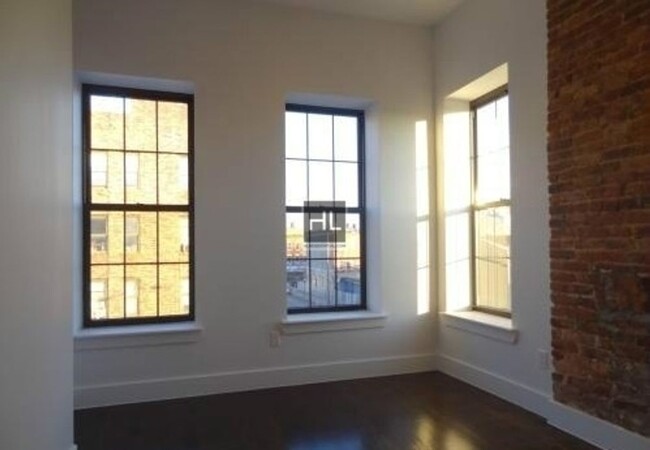 Building Photo - CENTRAL AVENUE / Spacious Bushwick 4 Bed 2...