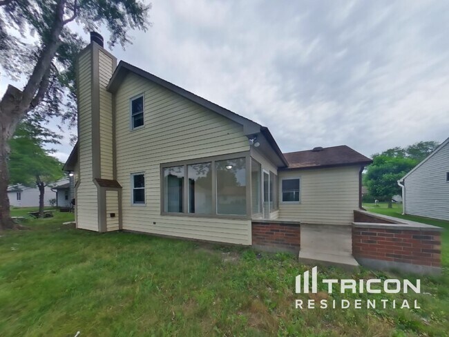 Building Photo - 5220 Tamarisk Ct