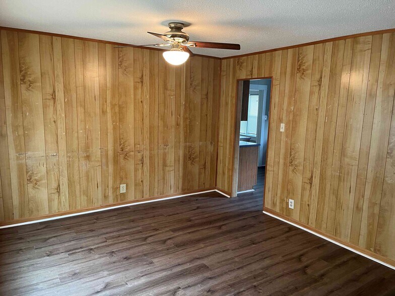 Building Photo - 603 Rock St SE