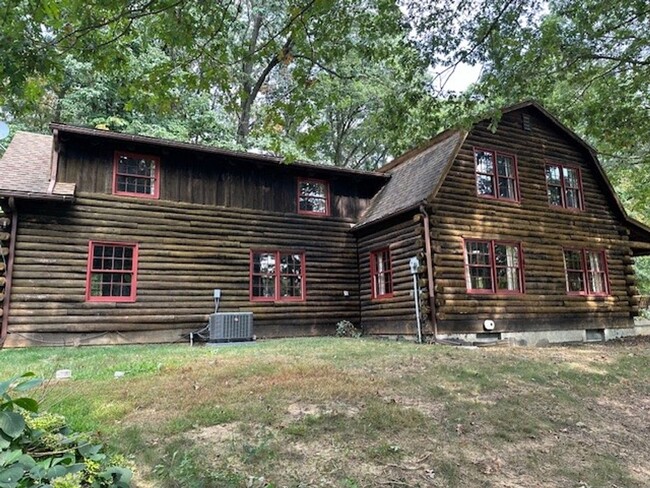 Building Photo - Country Charmer-4 Bedroom Log Home