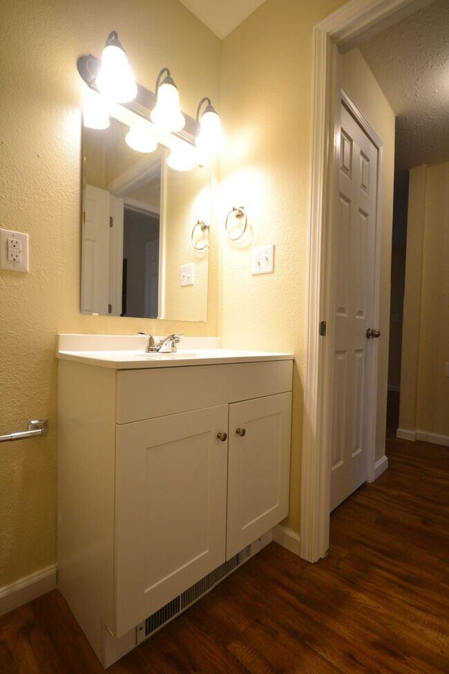 Building Photo - Dogwood Apartments