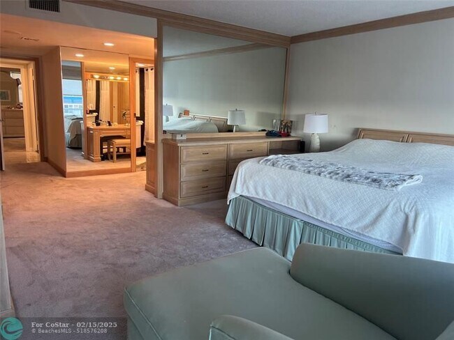 Building Photo - 4100 Galt Ocean Dr